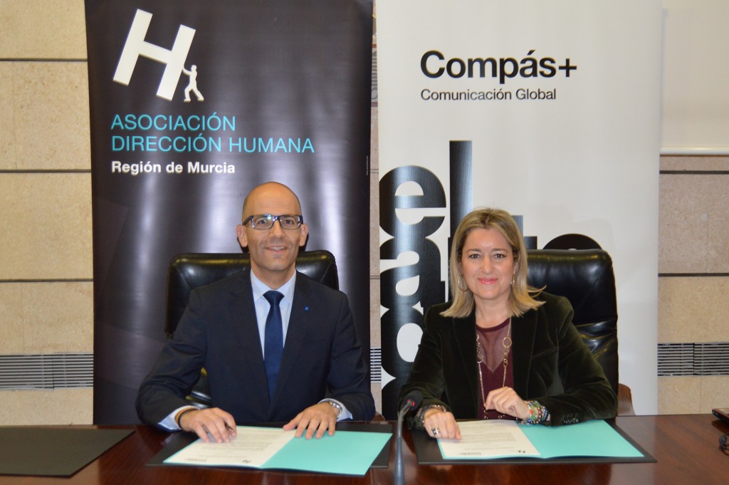 Firma convenio Dirección Humana y Compás Comunicación